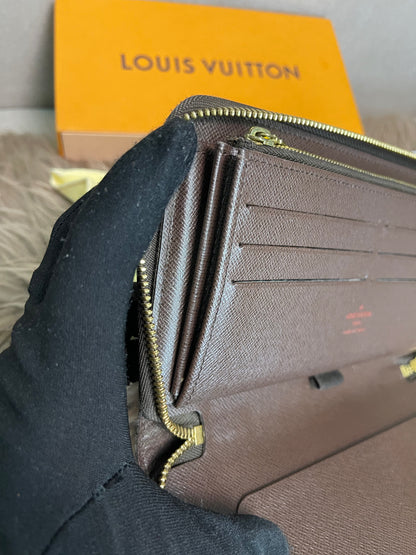 Preloved Louis Vuitton Wallet Organizer