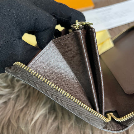 Preloved Louis Vuitton Wallet Organizer