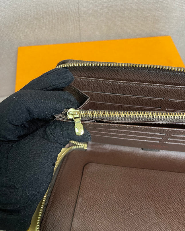 Preloved Louis Vuitton Wallet Organizer