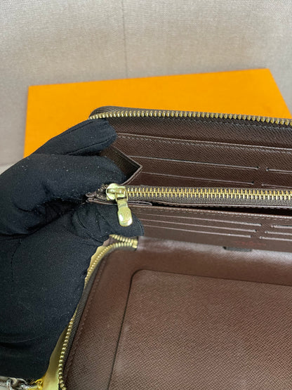 Preloved Louis Vuitton Wallet Organizer