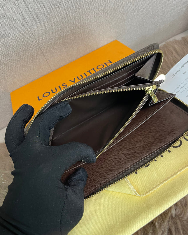 Preloved Louis Vuitton Wallet Organizer