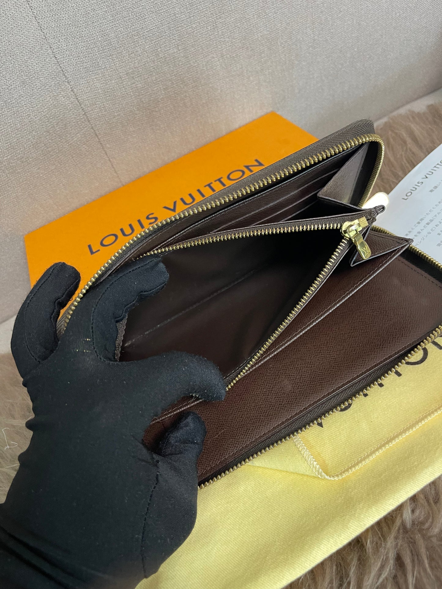 Preloved Louis Vuitton Wallet Organizer