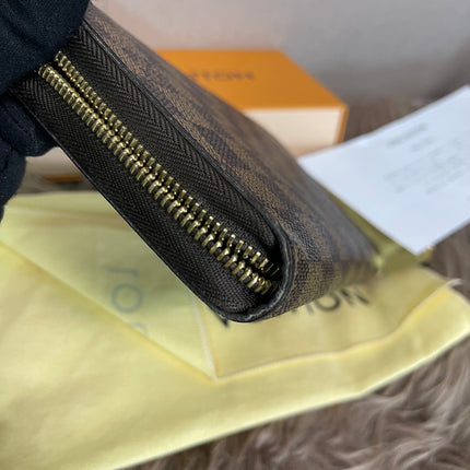 Preloved Louis Vuitton Wallet Organizer