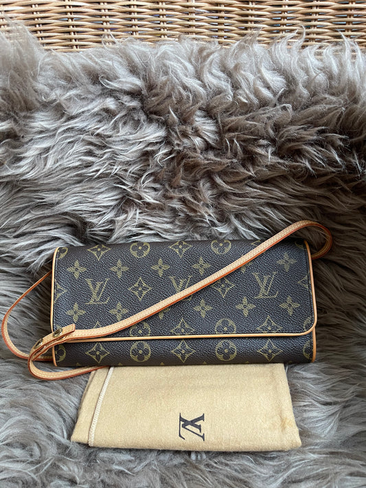 Preloved Louis Vuitton Pochette Twin GM in Monogram canvas