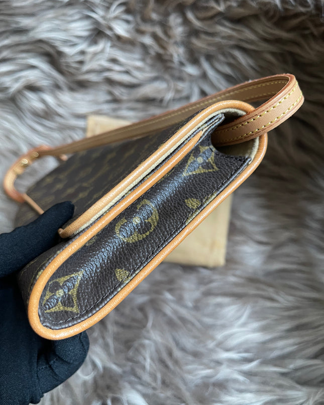 Preloved Louis Vuitton Pochette Twin GM in Monogram canvas