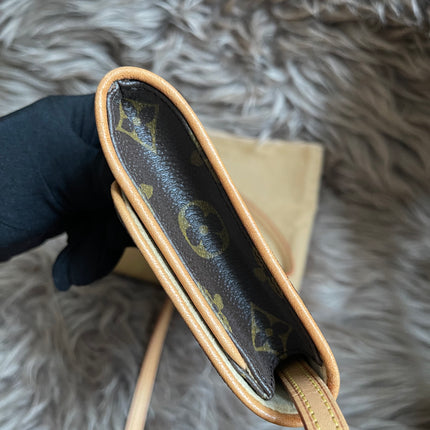 Preloved Louis Vuitton Pochette Twin GM in Monogram canvas