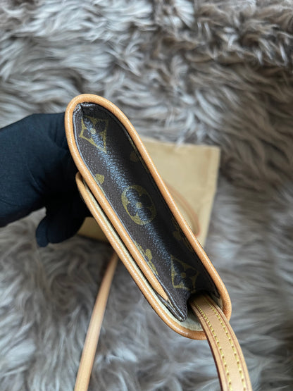 Preloved Louis Vuitton Pochette Twin GM in Monogram canvas