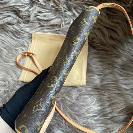 Preloved Louis Vuitton Pochette Twin GM in Monogram canvas