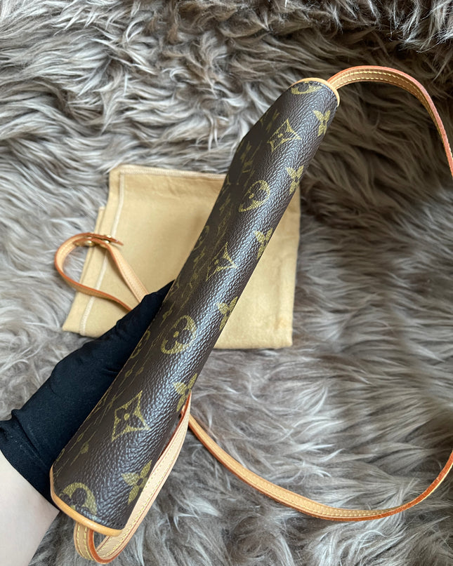 Preloved Louis Vuitton Pochette Twin GM in Monogram canvas