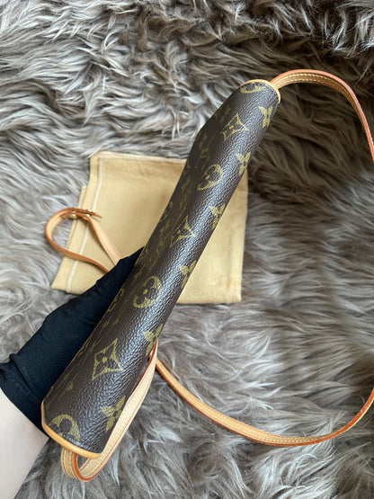 Preloved Louis Vuitton Pochette Twin GM in Monogram canvas