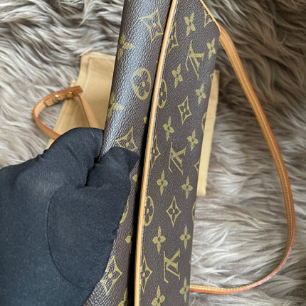 Preloved Louis Vuitton Pochette Twin GM in Monogram canvas