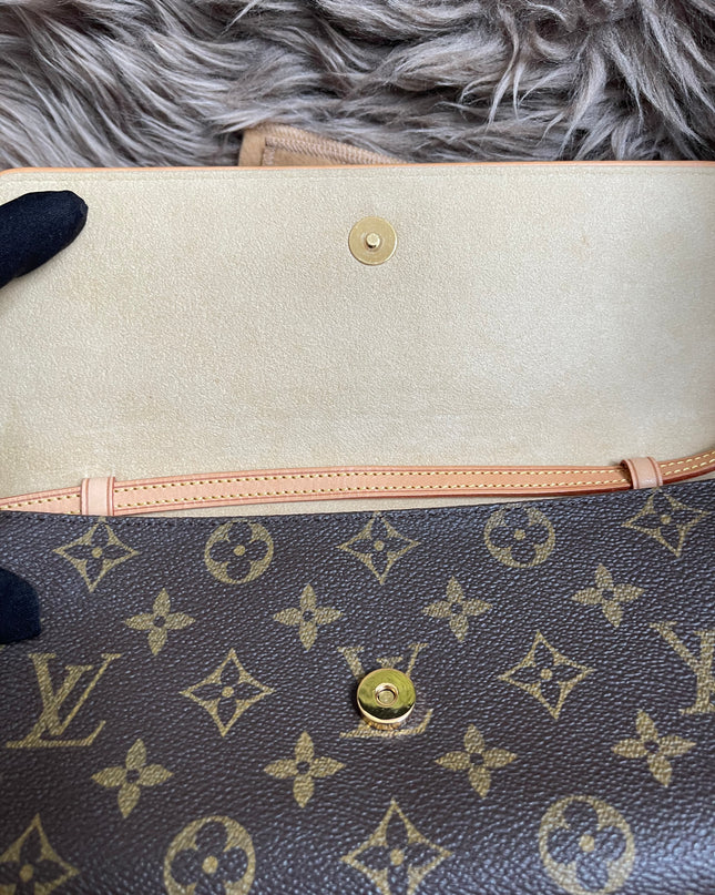 Preloved Louis Vuitton Pochette Twin GM in Monogram canvas