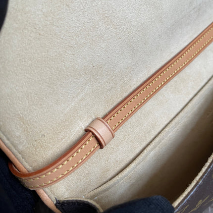 Preloved Louis Vuitton Pochette Twin GM in Monogram canvas