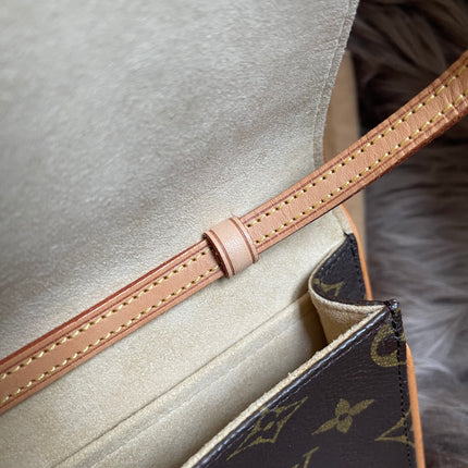 Preloved Louis Vuitton Pochette Twin GM in Monogram canvas