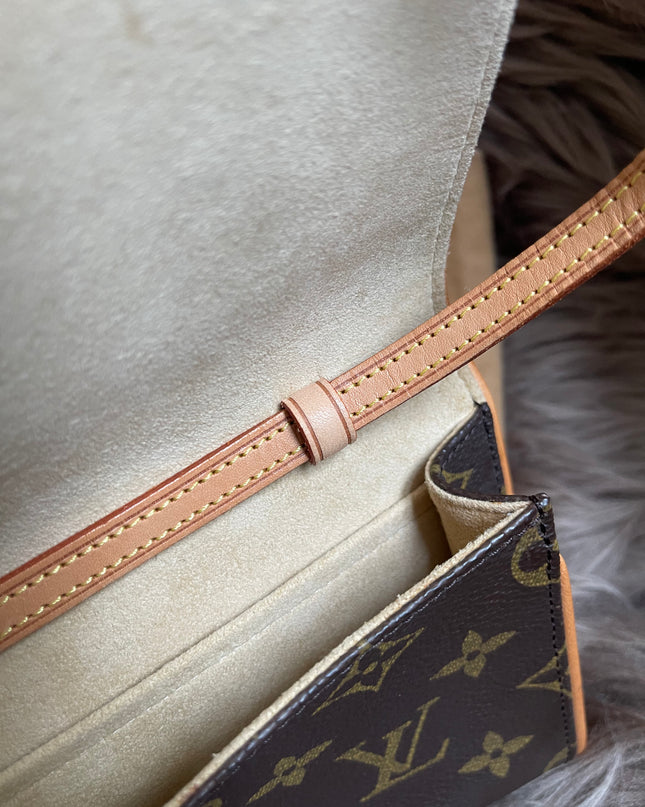 Preloved Louis Vuitton Pochette Twin GM in Monogram canvas