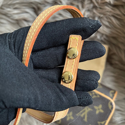 Preloved Louis Vuitton Pochette Twin GM in Monogram canvas