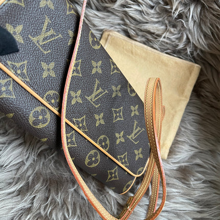 Preloved Louis Vuitton Pochette Twin GM in Monogram canvas