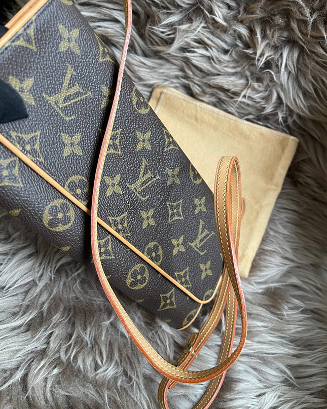 Preloved Louis Vuitton Pochette Twin GM in Monogram canvas