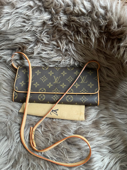 Preloved Louis Vuitton Pochette Twin GM in Monogram canvas