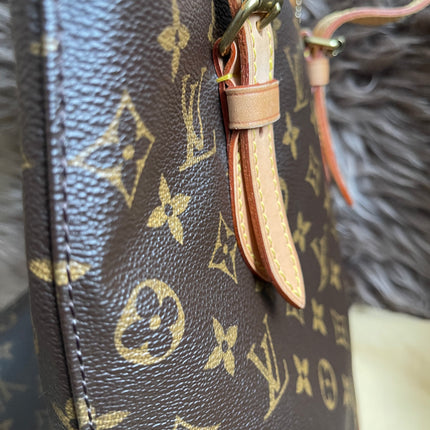 Preloved Louis Vuitton Petit Bucket Bag w/pouch