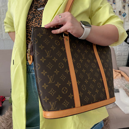 Pwede hand carry or shoulder wear. Classy pero practical!