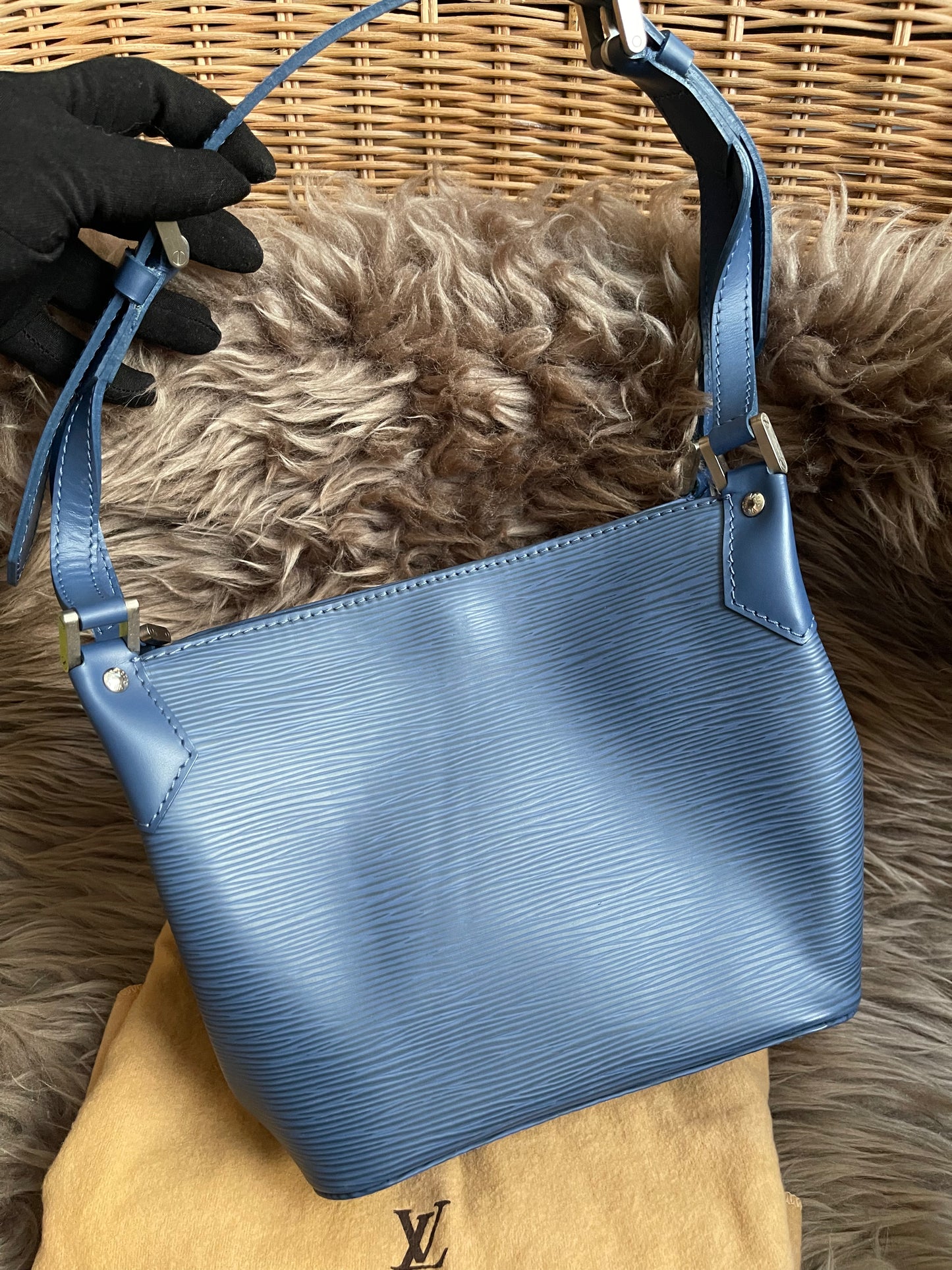 Preloved Louis Vuitton Mandara PM – Myrtille Blue