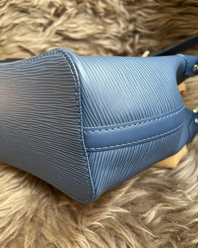 Preloved Louis Vuitton Mandara PM – Myrtille Blue