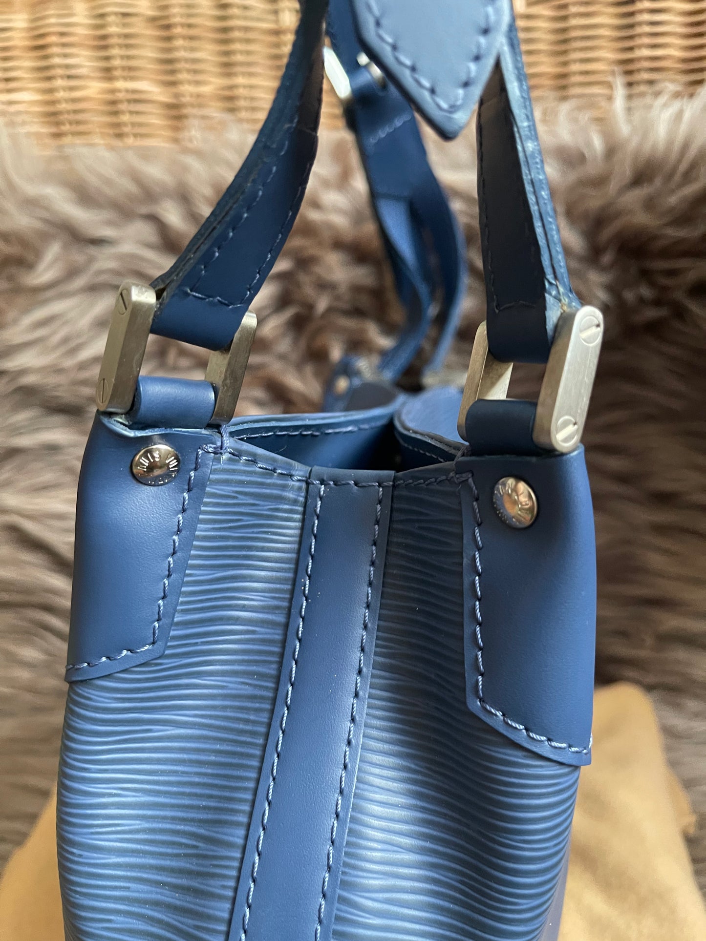 Preloved Louis Vuitton Mandara PM – Myrtille Blue