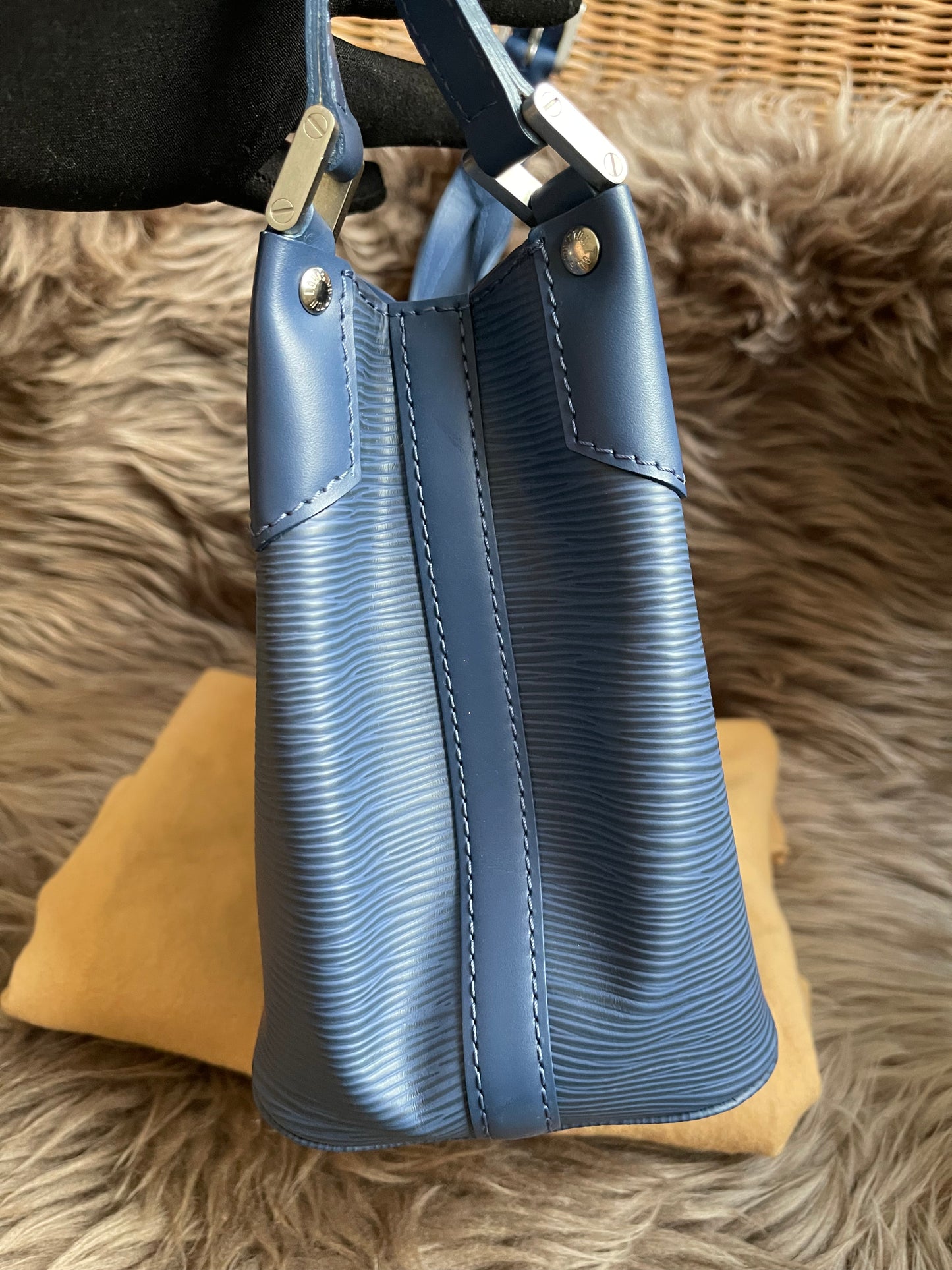 Preloved Louis Vuitton Mandara PM – Myrtille Blue