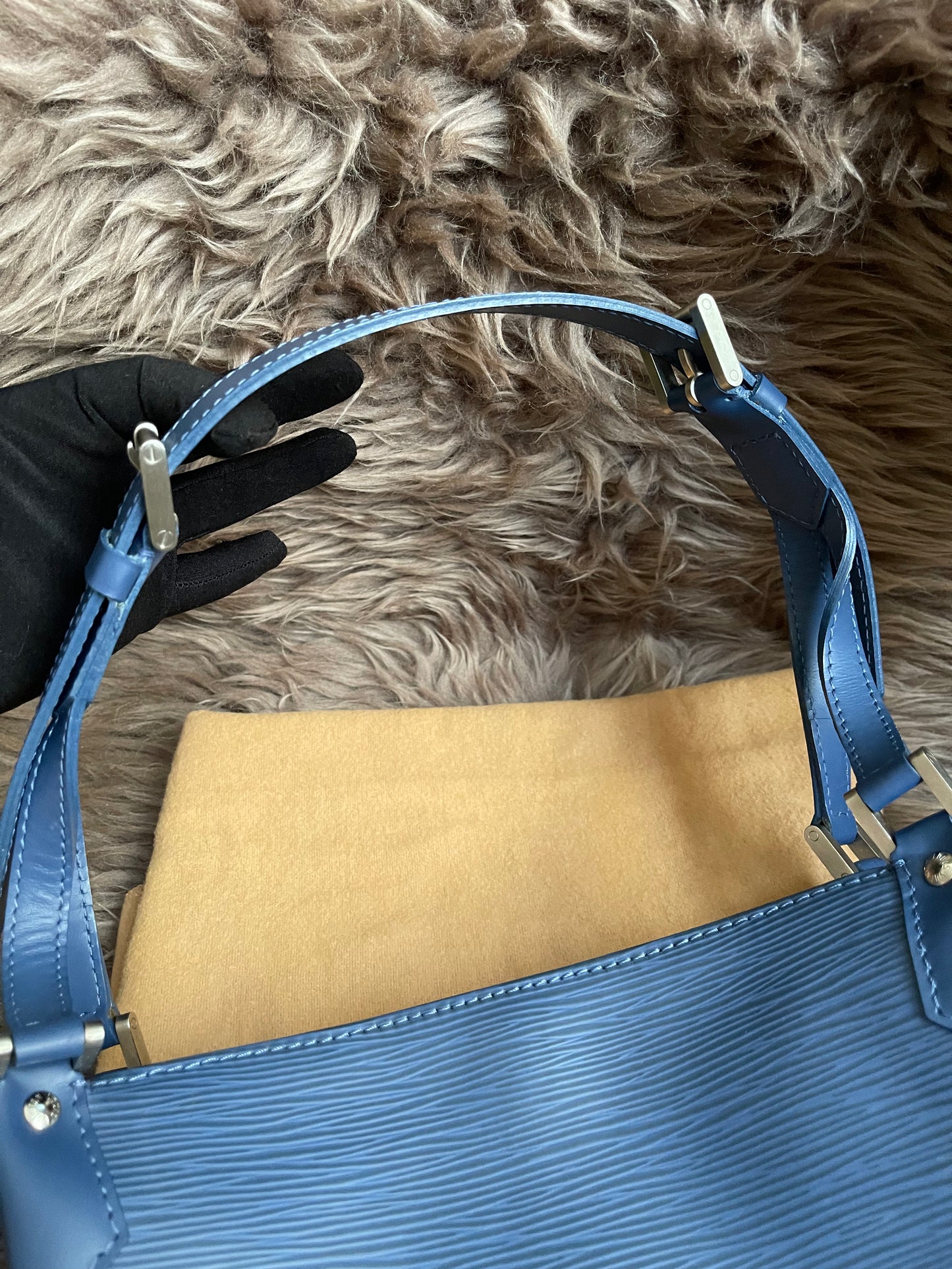 Preloved Louis Vuitton Mandara PM – Myrtille Blue