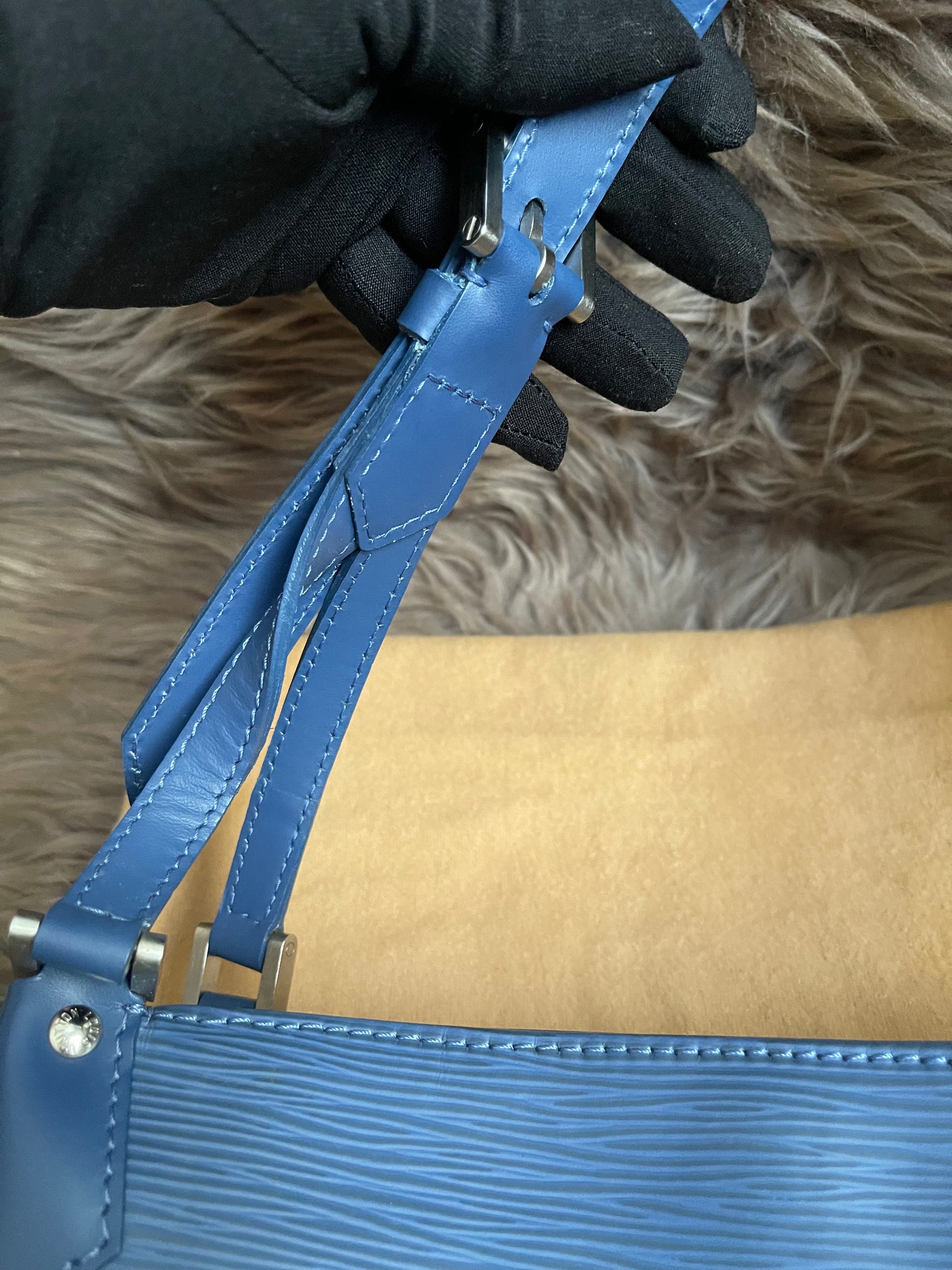 Preloved Louis Vuitton Mandara PM – Myrtille Blue