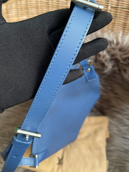 Preloved Louis Vuitton Mandara PM – Myrtille Blue