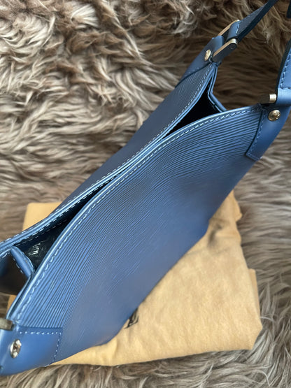 Preloved Louis Vuitton Mandara PM – Myrtille Blue