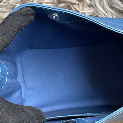 Preloved Louis Vuitton Mandara PM – Myrtille Blue