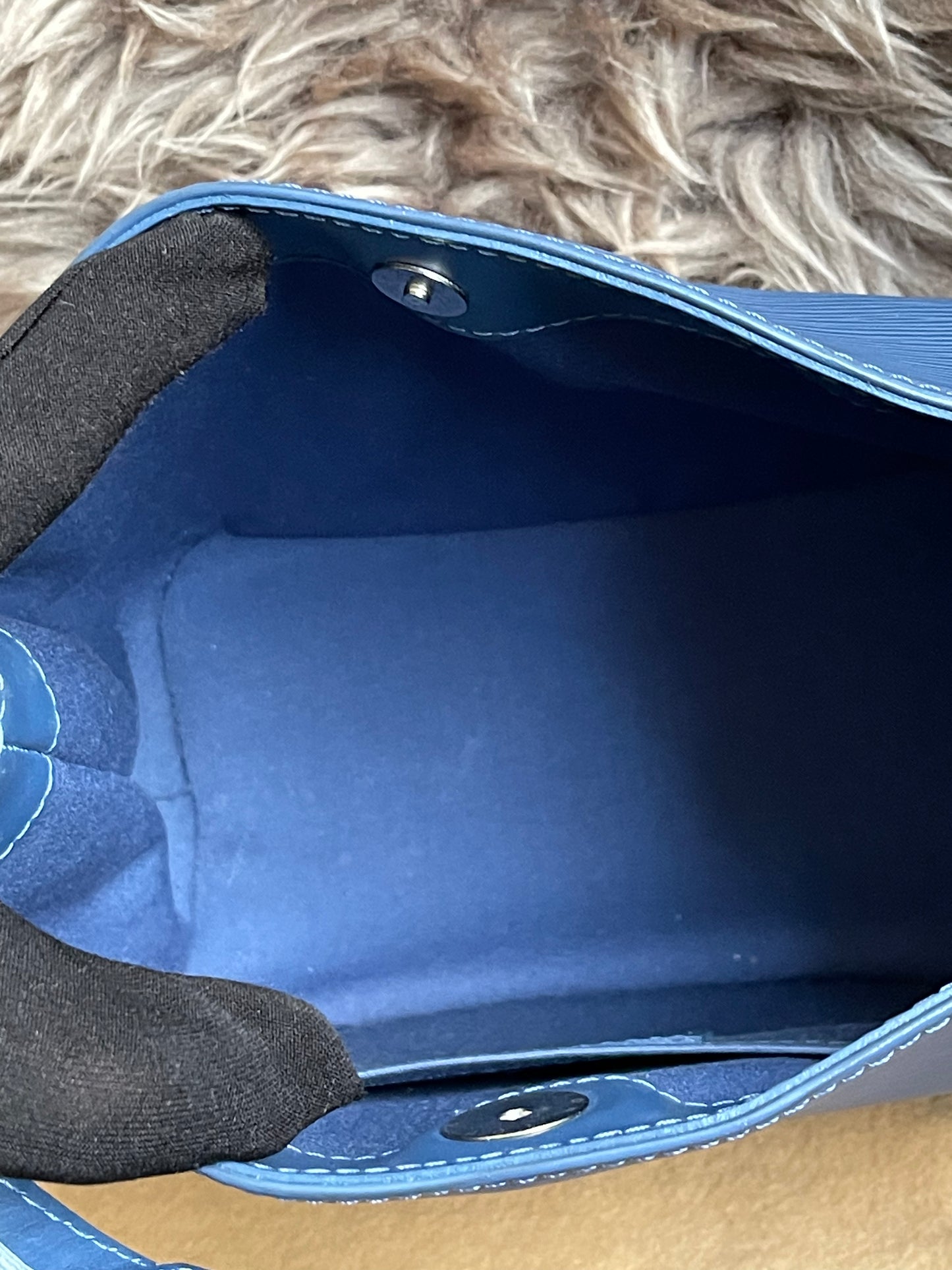 Preloved Louis Vuitton Mandara PM – Myrtille Blue