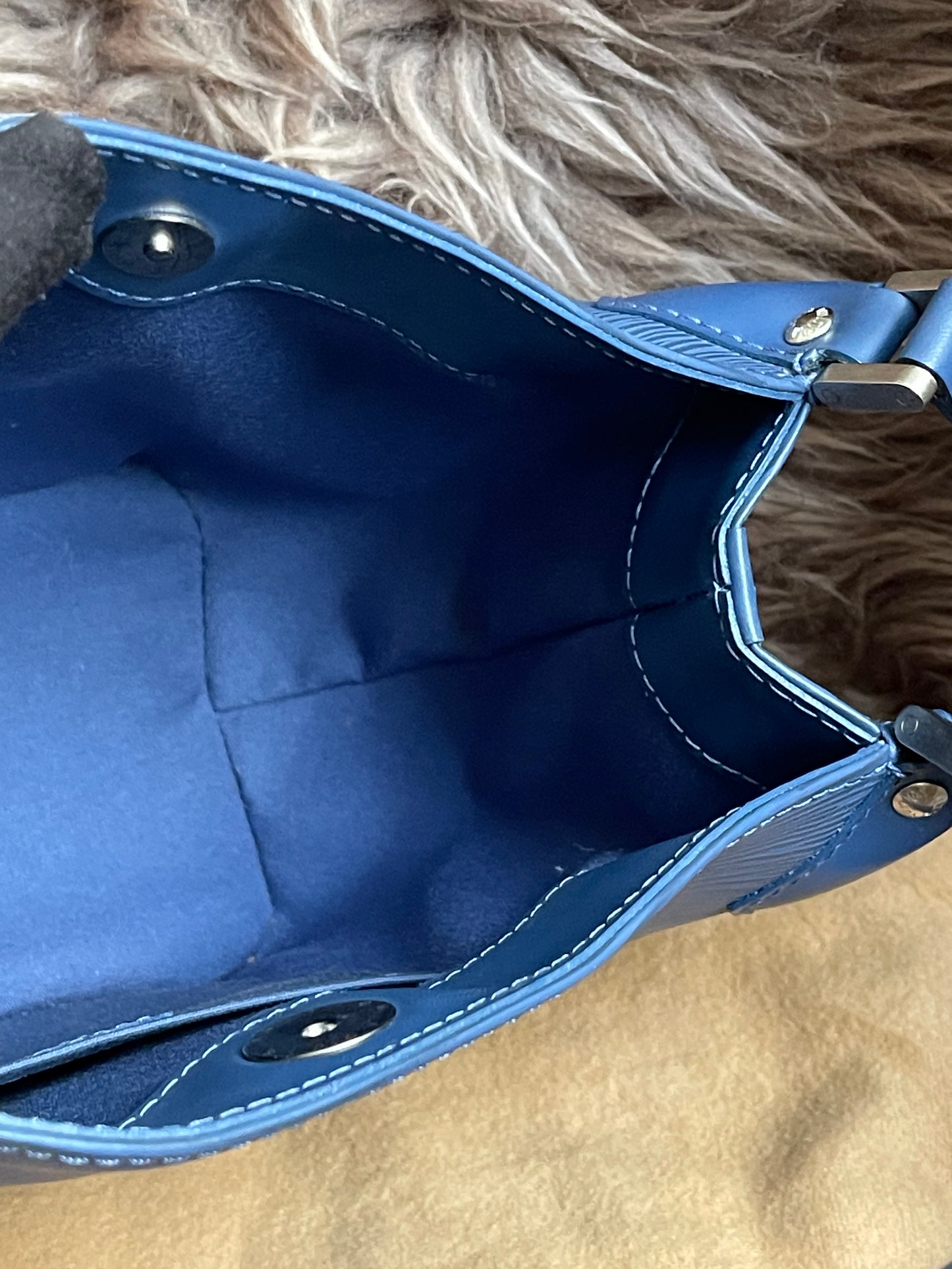Preloved Louis Vuitton Mandara PM – Myrtille Blue