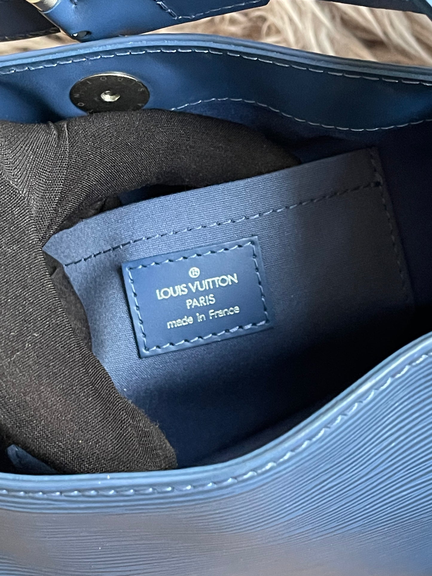 Preloved Louis Vuitton Mandara PM – Myrtille Blue