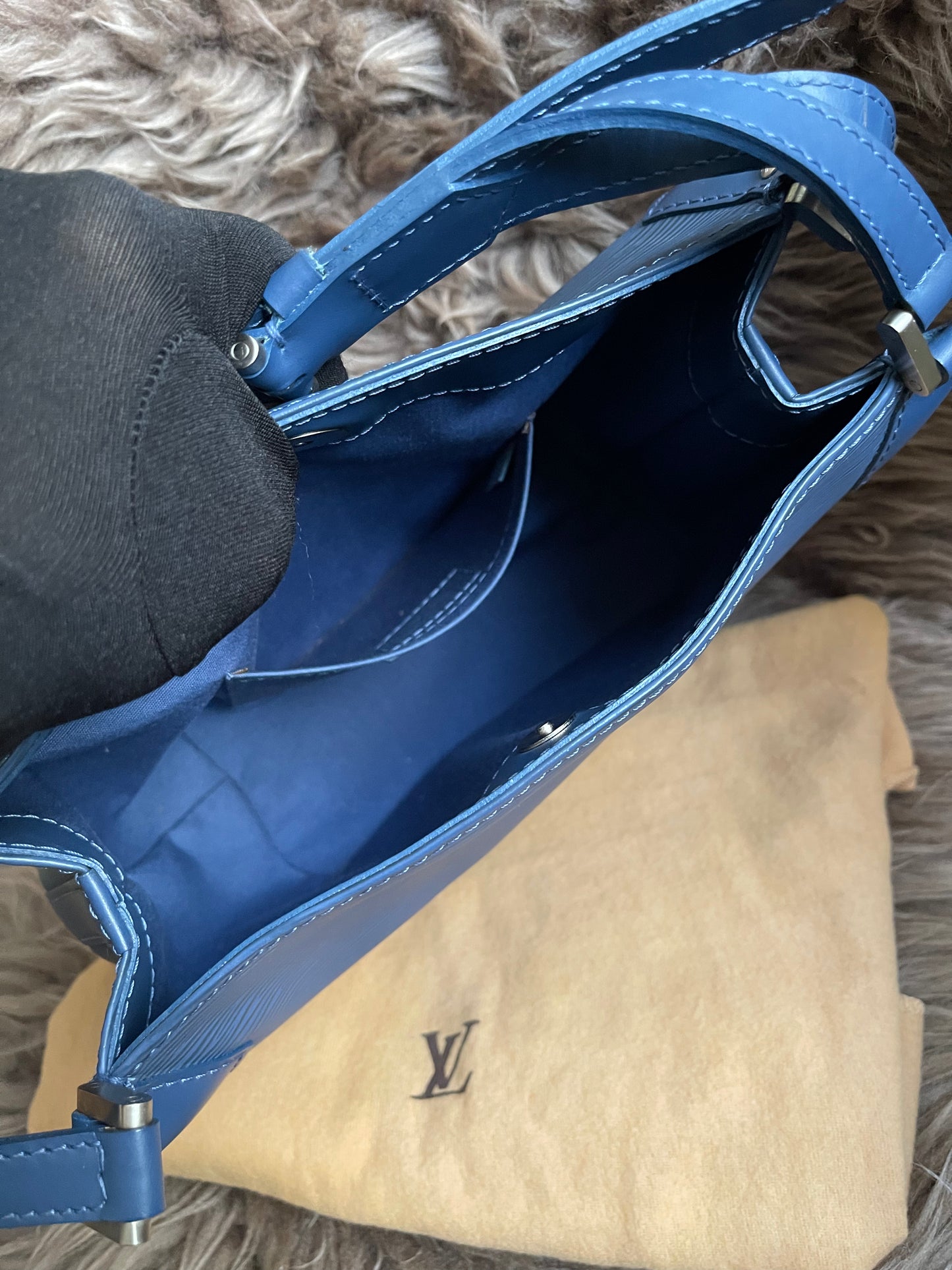 Preloved Louis Vuitton Mandara PM – Myrtille Blue