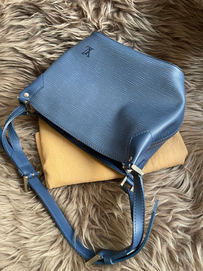 Preloved Louis Vuitton Mandara PM – Myrtille Blue