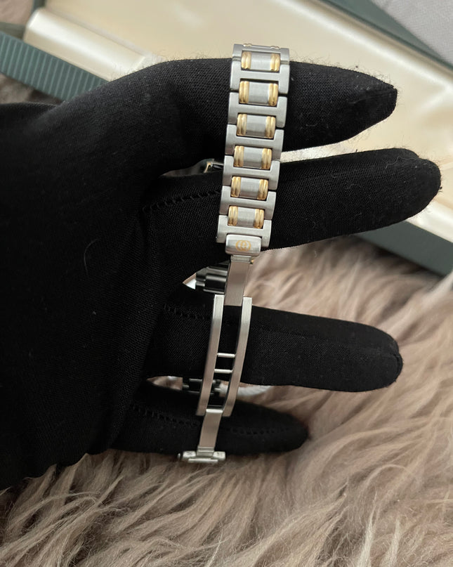 Preloved Authentic Gucci 9000L Two-Tone Black Dial Vintage Watch