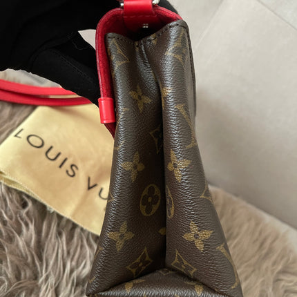 Preloved Authentic  Louis Vuitton Saint Michel Epi leather flap