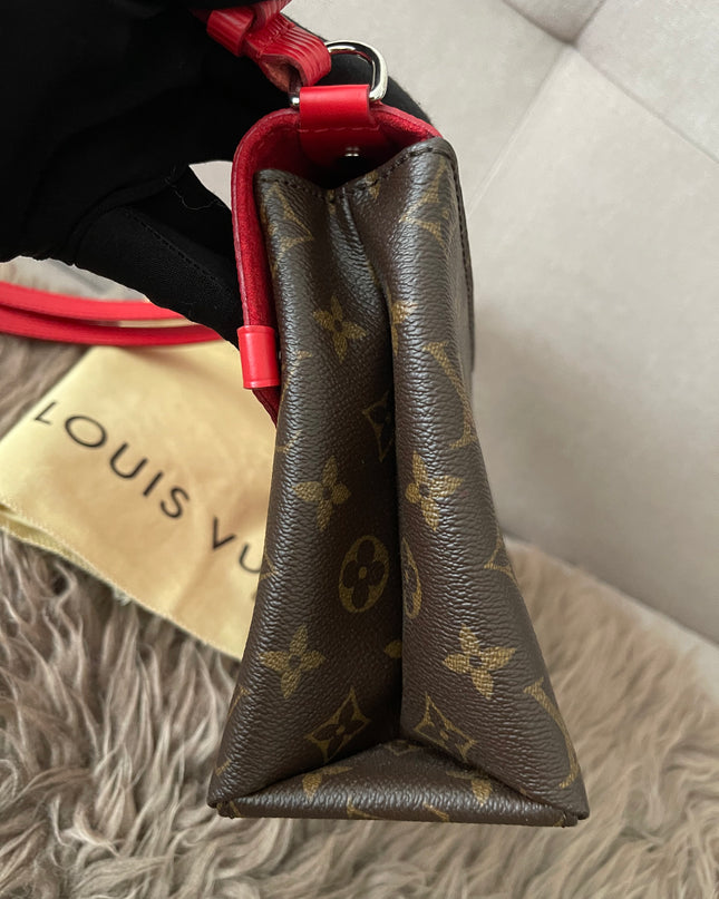 Preloved Authentic  Louis Vuitton Saint Michel Epi leather flap