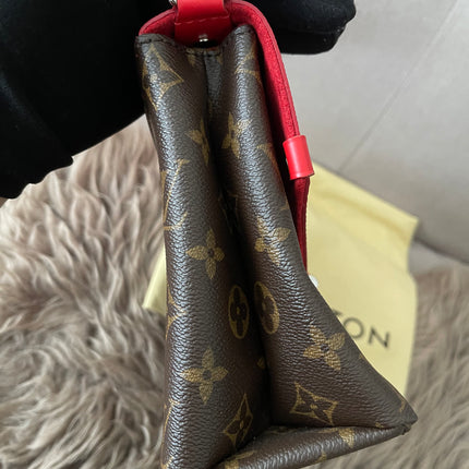 Preloved Authentic  Louis Vuitton Saint Michel Epi leather flap