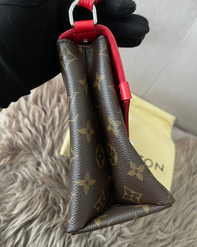 Preloved Authentic  Louis Vuitton Saint Michel Epi leather flap