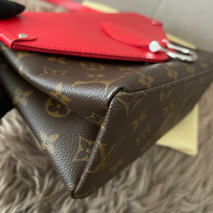 Preloved Authentic  Louis Vuitton Saint Michel Epi leather flap