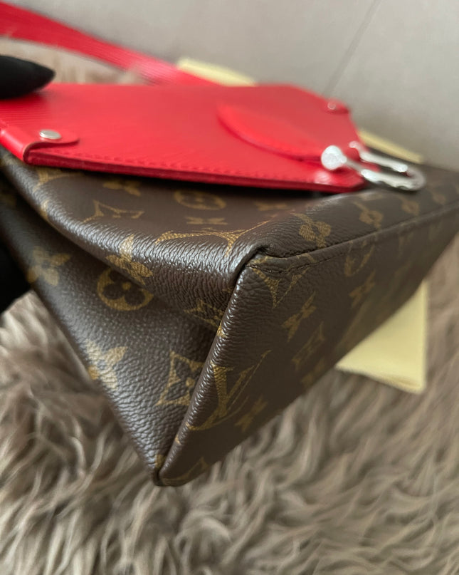 Preloved Authentic  Louis Vuitton Saint Michel Epi leather flap