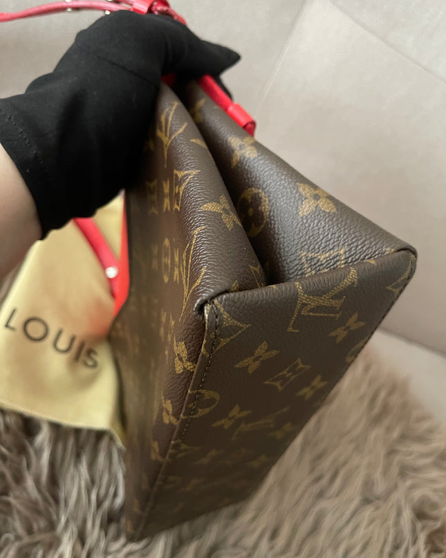 Preloved Authentic  Louis Vuitton Saint Michel Epi leather flap