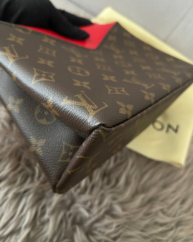 Preloved Authentic  Louis Vuitton Saint Michel Epi leather flap