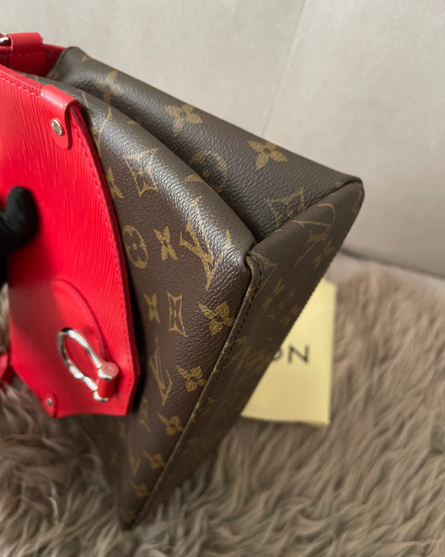 Preloved Authentic  Louis Vuitton Saint Michel Epi leather flap