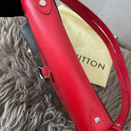 Preloved Authentic  Louis Vuitton Saint Michel Epi leather flap